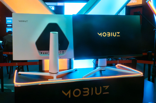 BenQ MOBIUZ EX321UX 31,5インチ 4K ミニLED Amazon.co.jp: ベンキュージャパン BenQ MOBIUZ EX321UX ゲーミング