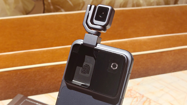 カード型からジンバル内蔵まで、CESで見つけた変態スマホ（スマホ沼