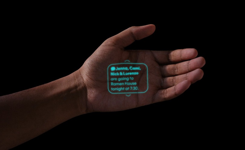 OpenAIのパーソナルAIを着る『Humane Ai Pin』正式発表　レーザープロジェクタで手のひらに映すバッジ型ウェアラブル