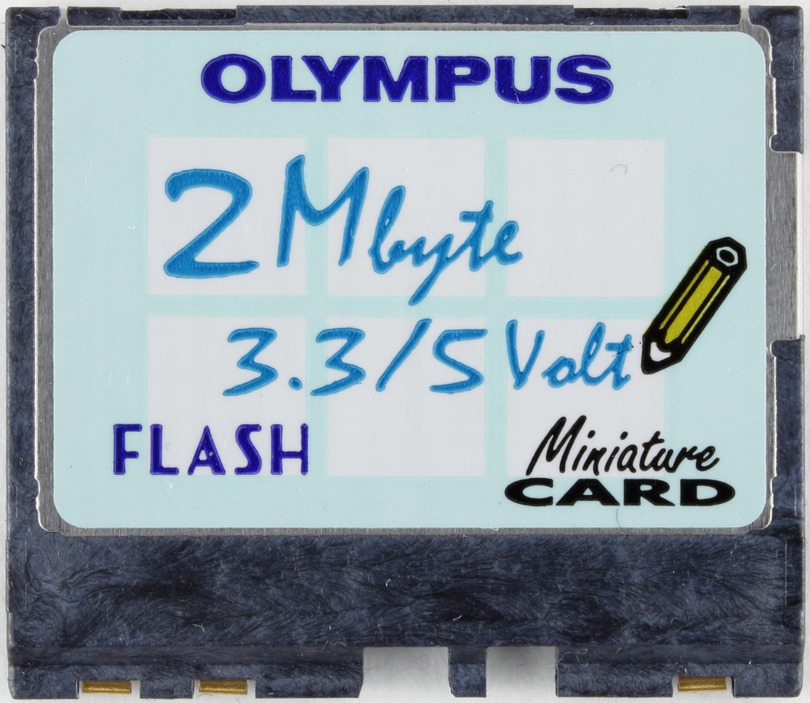 接続部に柔らかいエラストマー採用でユニークだった小型メモリーカード「ミニチュアカード」（1MB～、1995年頃～）：ロストメモリーズ File027