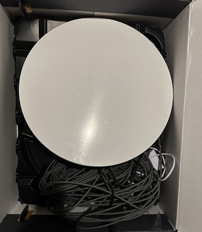 衛星インターネット「Starlink」が届いたので中身を確認。だけど設置はどうする？（CloseBox）
