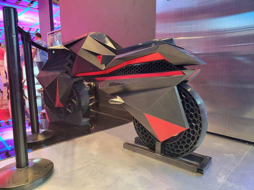 空飛ぶクルマから8K立体映像、3Dプリント電動バイクまで。ドバイGITEX2022で見た10年後の未来（山根康宏）