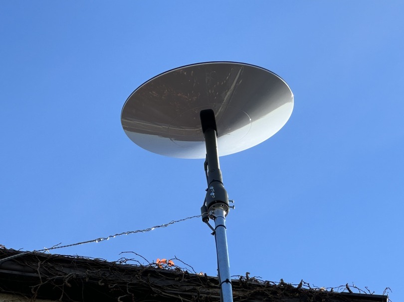 衛星インターネットStarlinkのアンテナ工事が完了。屋根への取り付けはどうやるのか（CloseBox）