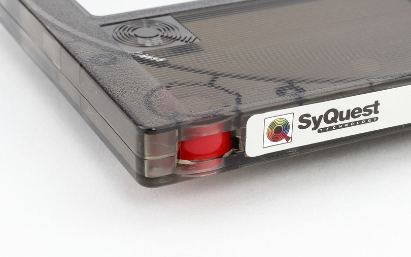 SyQuestの名を広く知らしめたリムーバブルHDD「SQ400」（44MB、1988年頃～）：ロストメモリーズ File011