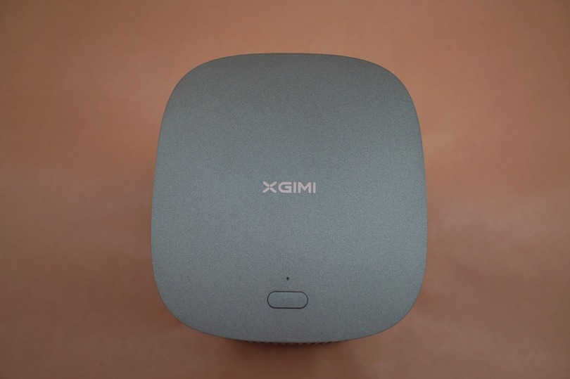 コンパクトでこの明るさよ。ポータブルプロジェクターXGIMI「MoGo 2 Pro」映し心地（小寺信良）