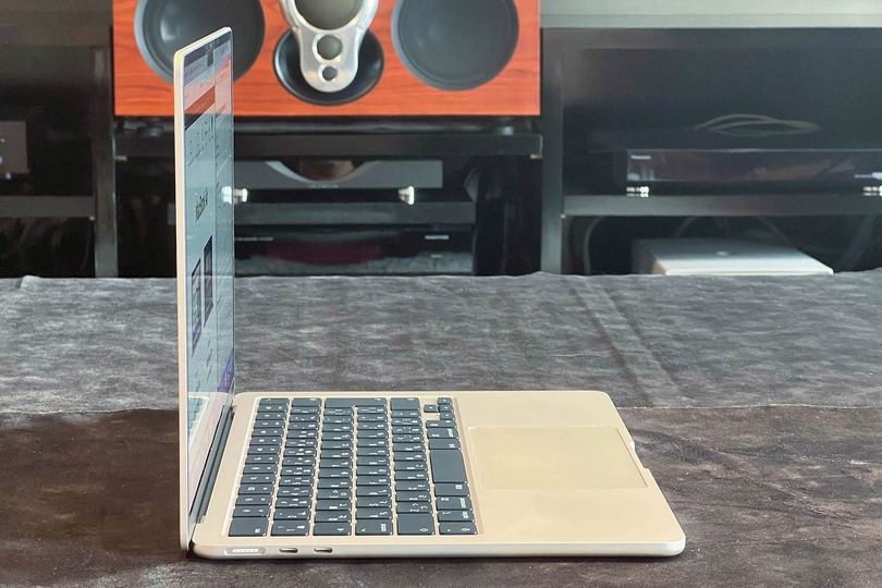 Apple M2 MacBook Air レビュー。ファンレス設計の影響と限界を実機で探る（本田雅一）