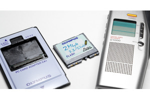 接続部に柔らかいエラストマー採用でユニークだった小型メモリーカード「ミニチュアカード」（1MB～、1995年頃～）：ロストメモリーズ File027（再掲） 画像