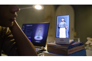 現実の魔法具、iPhoneサイズの立体映像装置「Looking Glass Go」。2台も買って何をするのか（CloseBox） 画像