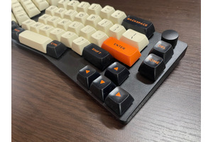 左右分割キーボードKeychron K11 Proから「オリジナル」を作る（小寺信良） 画像