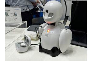イヤホンで分身ロボット「OriHime」を遠隔操作。ヒアラブルデバイス「RN002 TW」で頭の動きや揺れを反映する研究 画像