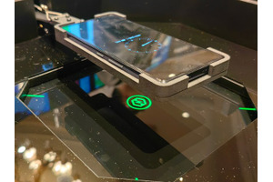 離れていても給電できる技術の開発進む。ワイヤレス充電はスマホからIoT、そしてAIへ（山根康宏） 画像