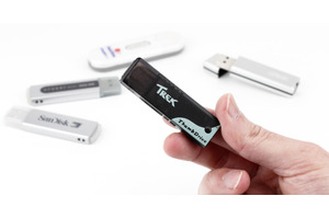 USBメモリーの元祖!？　直接USBに挿せるフラッシュメモリードライブ「ThumbDrive」（8～512MB、2000年頃～）：ロストメモリーズ File042 画像
