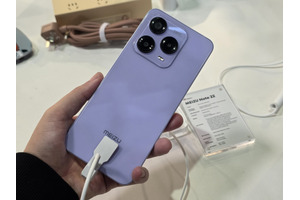 スマホやめる宣言撤回のMEIZU最新モデルをMWCで見た「だってAIデバイスだし」（はやぽん） 画像