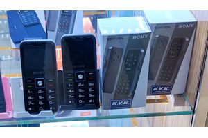 10年前のSOMY？ イスタンブールのスマホビルで見つけた怪しすぎるスマホ・ケータイ（スマホ沼） 画像