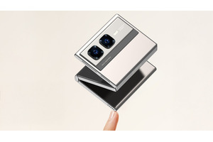 フリップ式三つ折りスマホこそ、アクションカムを内蔵するのにピッタリでは？（スマホ沼） 画像