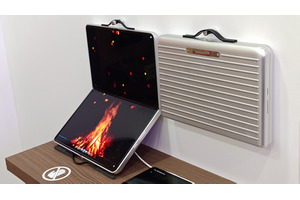 アタッシュケース型18インチの折りたたみディスプレイをスマホのお供に持ち運びたい（スマホ沼） 画像