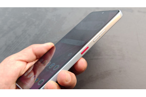 Perplexity Proが1年半無料で2万円台のAIスマホ「T-Phone 3」をドイツで購入してみた（スマホ沼） 画像