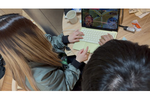 文系年金受給記者がAIハッカソンでゲームプログラミング。富士山麓にMacBook Neoを持ち込みヴァイブコーディングした結末（CloseBox） 画像