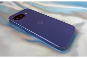 カメラの出っ張りがなくなった完全フラットPixel 10aで古くからのiPhoneユーザーに転向を促してみた（Google Tales） 画像