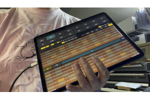 ギターソロを楽して弾きたい。でも間違った音は出したくない。それを可能にするiPadアプリを自作。「フレットが足りないならダブルネックにすればいいじゃない」（CloseBox） 画像