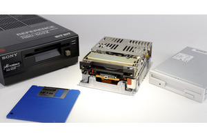 PCやワープロで広く採用、汎用性が高かった3.5インチFDD「OA-D33V」（500KB、1984年頃～）：ロストメモリーズ File016 画像