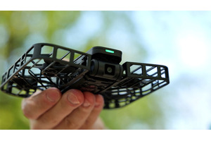 操作不要の自撮り用ドローン「Hover Camera X1」撮影モードを選ぶだけ 画像