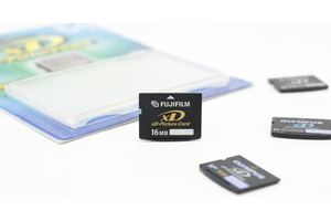 スマートメディアに代わるデジカメ用小型フラッシュメディアとして誕生した「xDピクチャーカード」（16MB～2GB、2002年頃～）：ロストメモリーズ File021（再掲） 画像