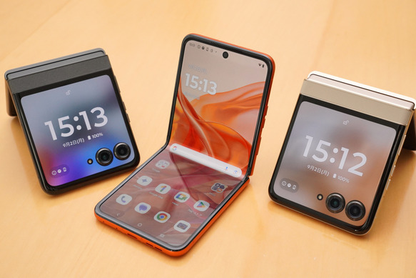 モトローラの折り畳みスマホ razr 50発表。閉じても使いやすい大型外