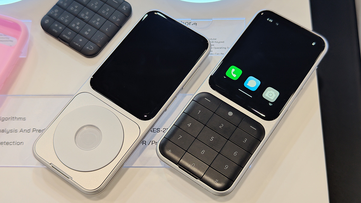 携帯電話/スマホ iPod キーパッドがiPod風になるモジュール式ガラホをCESで発見（スマホ沼