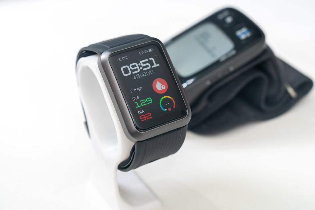 血圧が測れるスマートウォッチHUAWEI Watch Dレビュー。バンドが膨らむ 