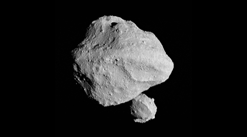 小惑星ディンキーに小さな「月」。NASAのLucy探査機がフライバイ時に観測 画像