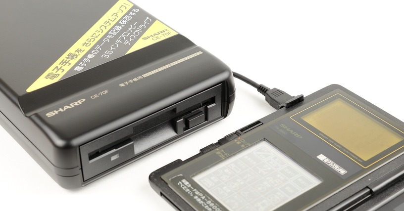 シャープの電子手帳で使えた専用3.5インチFDドライブ「CE-70F」（720KB、1989年頃～）：ロストメモリーズ File030 画像