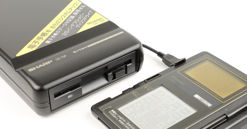 シャープの電子手帳で使えた専用3.5インチFDドライブ「CE-70F」(720KB、1989年頃~):ロストメモリーズ File030 画像