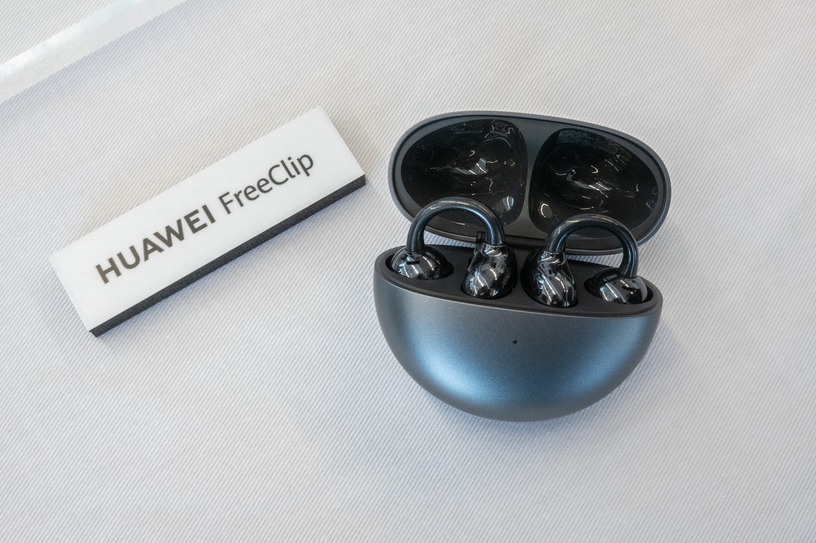 耳を塞がないイヤホンHUAWEI FreeClip2は2月20日発売。開発3年のイヤーカフ型、オープンでも低音強化 画像