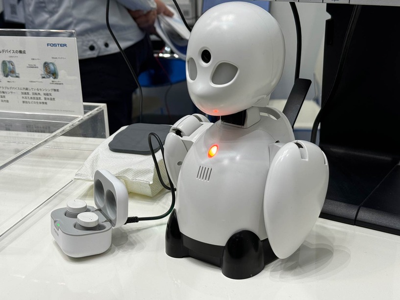 イヤホンで分身ロボット「OriHime」を遠隔操作。ヒアラブルデバイス「RN002 TW」で頭の動きや揺れを反映する研究 画像