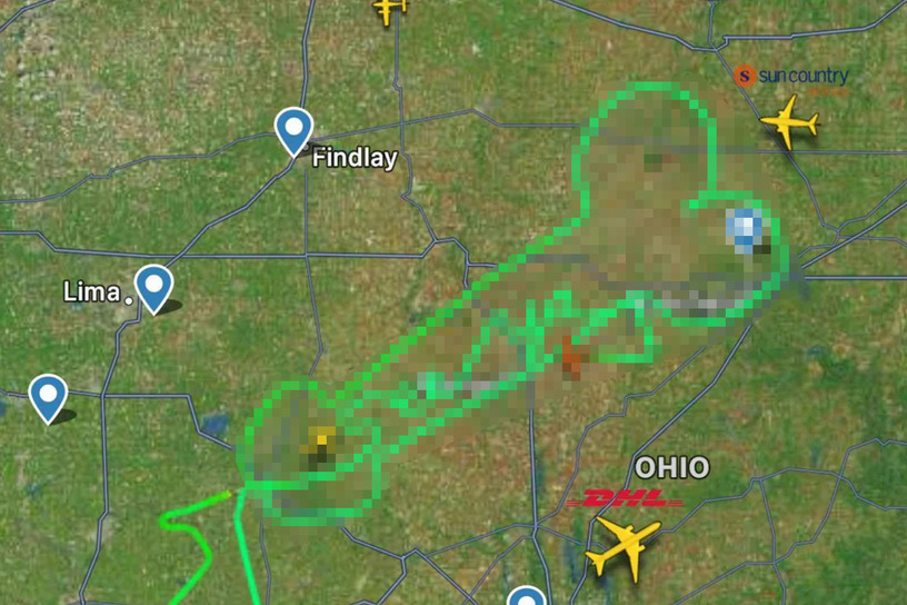 謎のパイロット、飛行機を絵筆に卑猥な絵と「See ya(じゃあな)」の文字を空に描く 画像