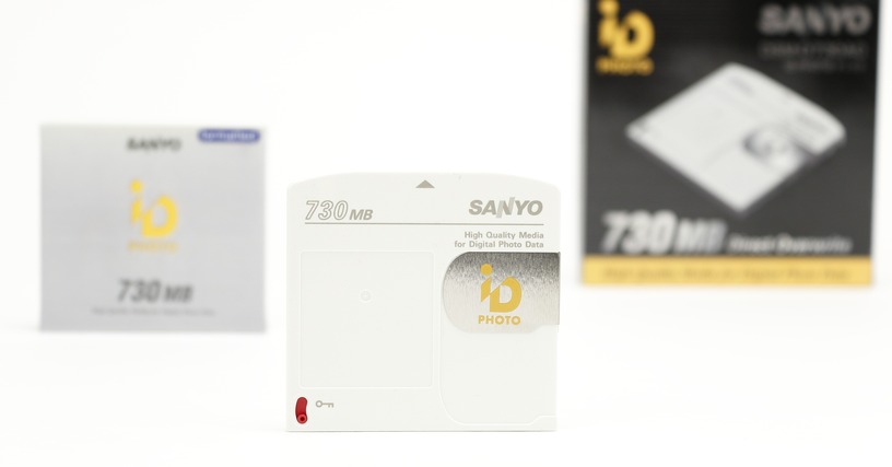 採用カメラが続かず消えたデジカメ向け光磁気ディスク「iD PHOTO」(730MB、2001年頃~):ロストメモリーズ File032 画像