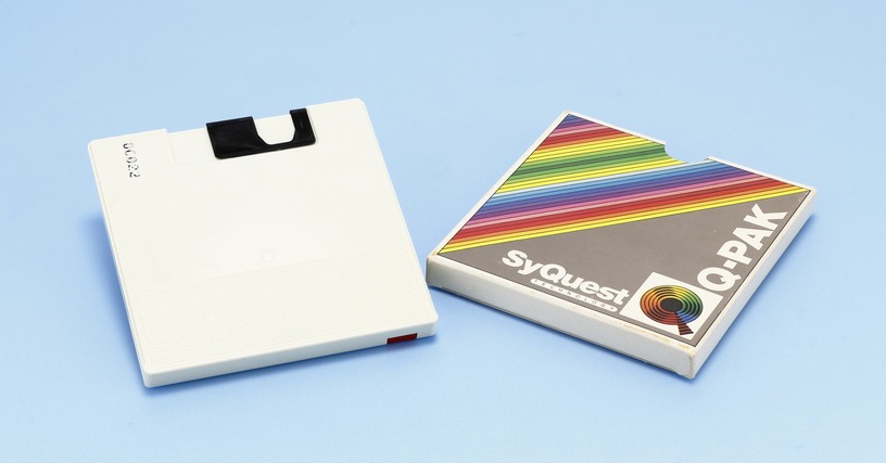 リムーバブルHDDで一時代を築いたSyQuestの初代「Q-PAK」(容量6.38MB・1982年頃~):ロストメモリーズ File005 画像