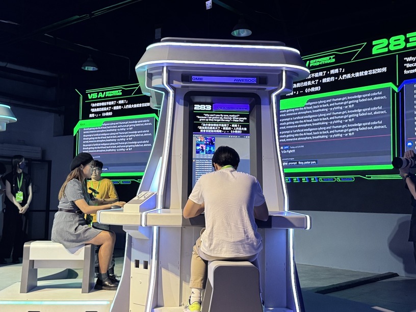 eスポーツと生成AIが融合したらどうなる? 画像生成AIのプロンプトで戦うアーケードゲーム「VS AI街頭對戰」世界大会決勝を審査して感じた未来(CloseBox) 画像
