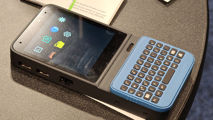 BlackBerryみたいなQWERTYキーボード付きモバイルPC「Mecha Comet」が楽しい(スマホ沼) 画像