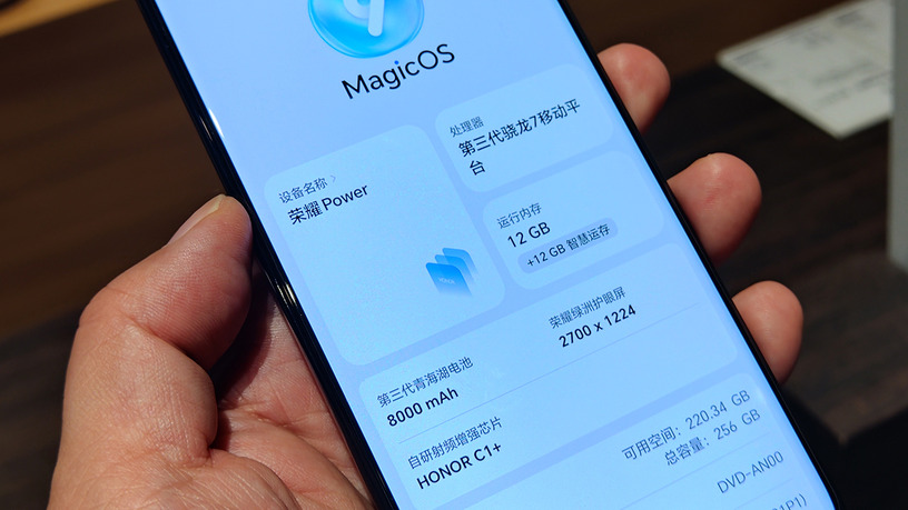 AI時代に5000mAhじゃ足りない。HONOR Powerは8000mAh搭載でも普通サイズな理由（スマホ沼） 画像