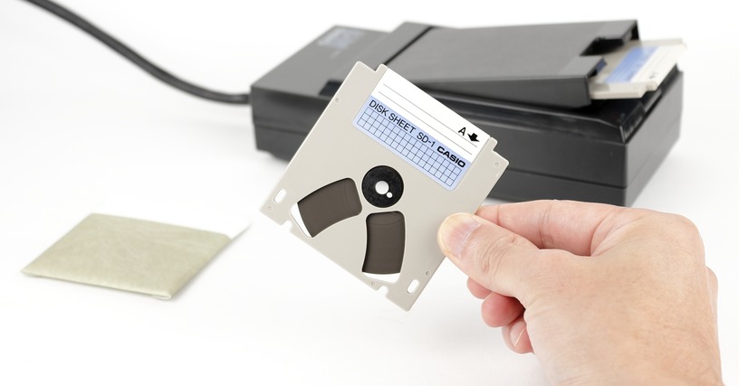 事務コンやワープロで使われたスパイラル記録の磁気ディスク「データカセット」（16KB～、1982年頃～）：ロストメモリーズ File045 画像