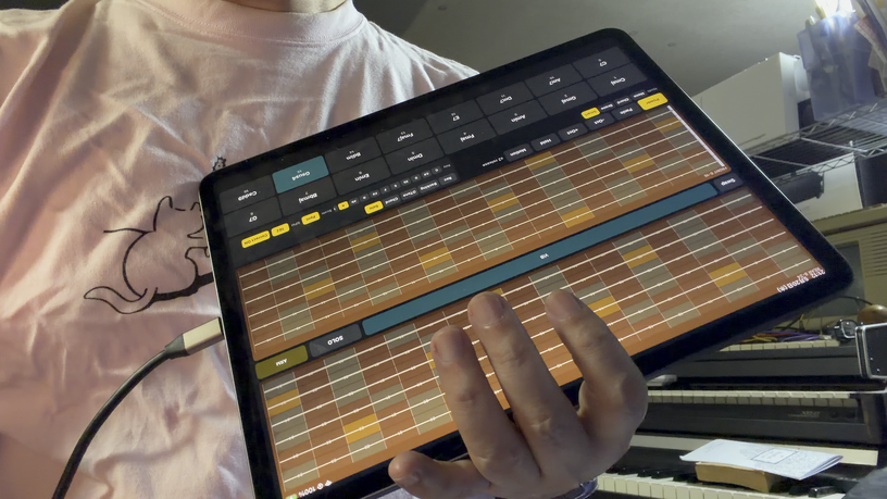 ギターソロを楽して弾きたい。でも間違った音は出したくない。それを可能にするiPadアプリを自作。「フレットが足りないならダブルネックにすればいいじゃない」（CloseBox） 画像