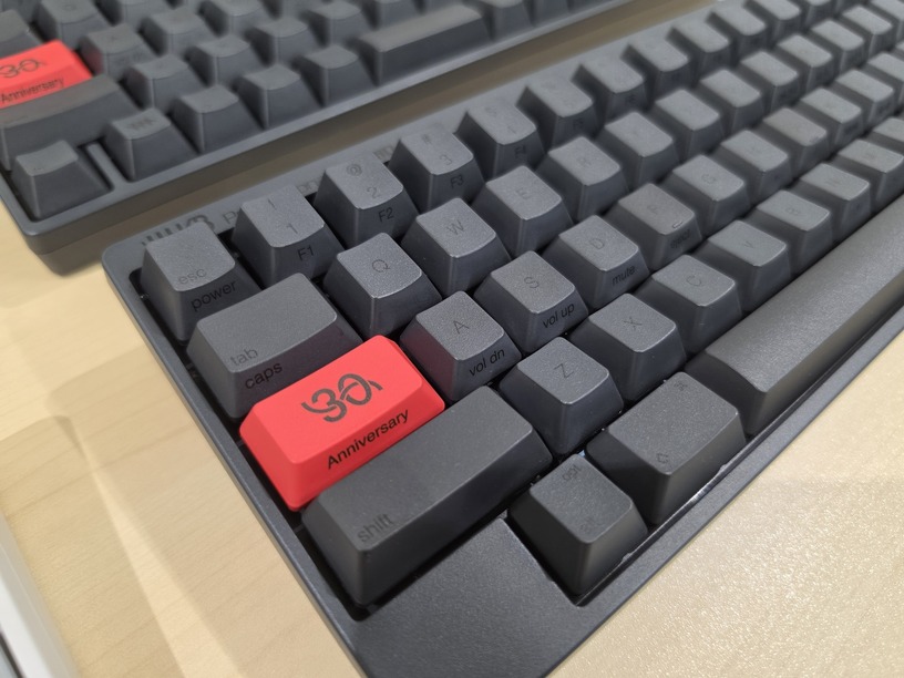 HHKB初の押下圧30g、30周年限定モデルを試し打ち　赤いCTRLキー同梱のHappy Hacking Keyboard Professional HYBRID Type-S発売 画像