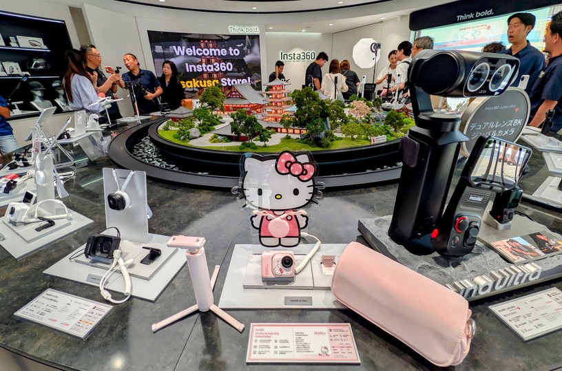JK型の巨人、浅草に襲来。Insta360旗艦店がオープン　フルラインナップ試せる拠点、Antigravity A1ドローン「飛行エリア」も 画像