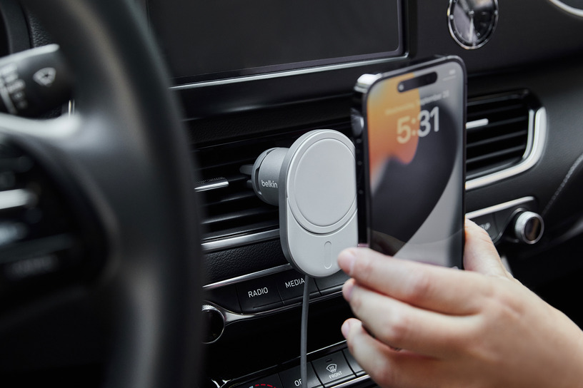 ベルキン、15W対応のiPhone車載充電器 BOOST↑CHARGE PRO Wireless Car Charger with MagSafe発売 画像