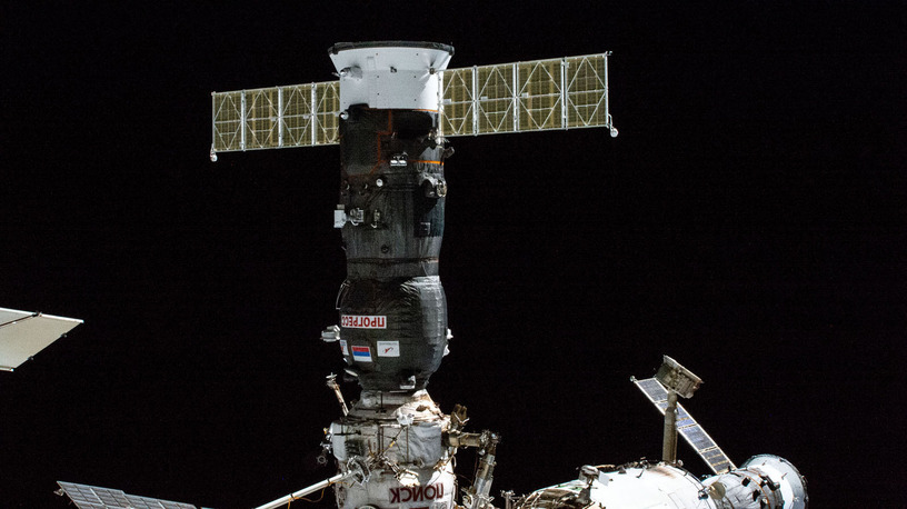 ISSにドッキング中のプログレス補給船からも冷却水漏れ発生。滞在クルーには影響なし 画像