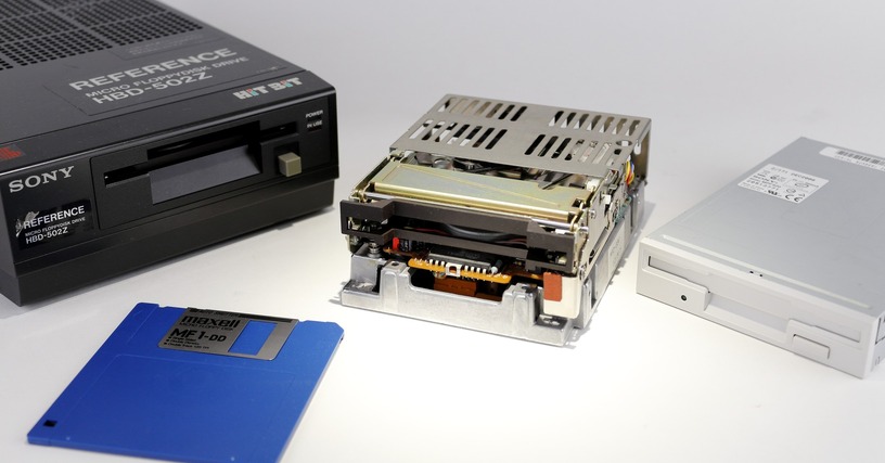 PCやワープロで広く採用、汎用性が高かった3.5インチFDD「OA-D33V」（500KB、1984年頃～）：ロストメモリーズ File016 画像