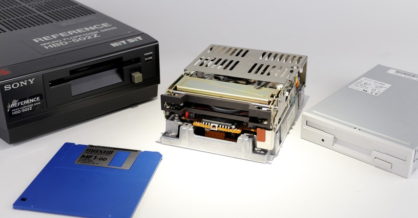 PCやワープロで広く採用、汎用性が高かった3.5インチFDD「OA-D33V」(500KB、1984年頃~):ロストメモリーズ File016 画像
