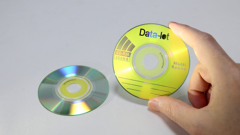 標準の約1.6倍、容量300MBの特殊な「高密度8センチCD-R」(容量300MB・2001年頃~):ロストメモリーズ File003 画像